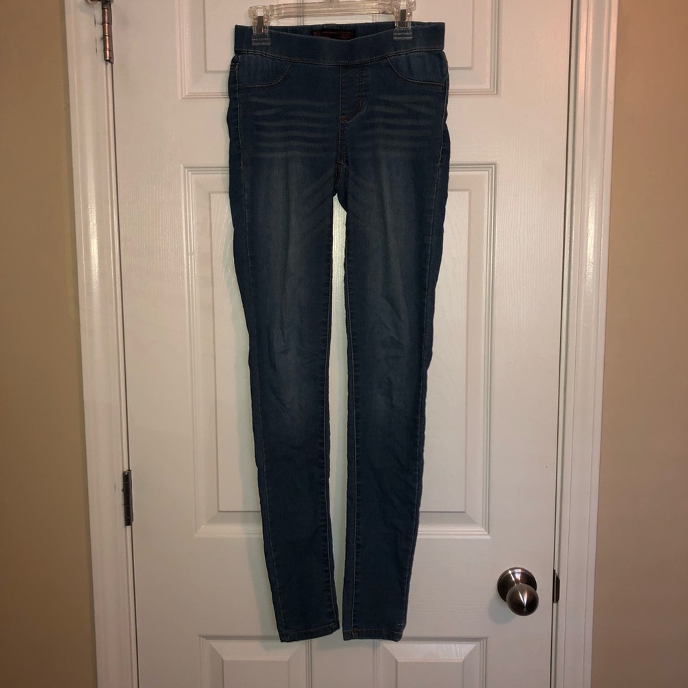 Woman’s skinny jeans